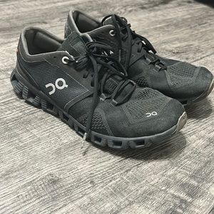 On cloud black shoes